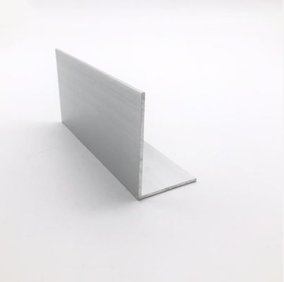 Сплава спешкы Адвокатуры угла 2 дюймов чернота белое 1x1 размера алюминиевого квадратного большая